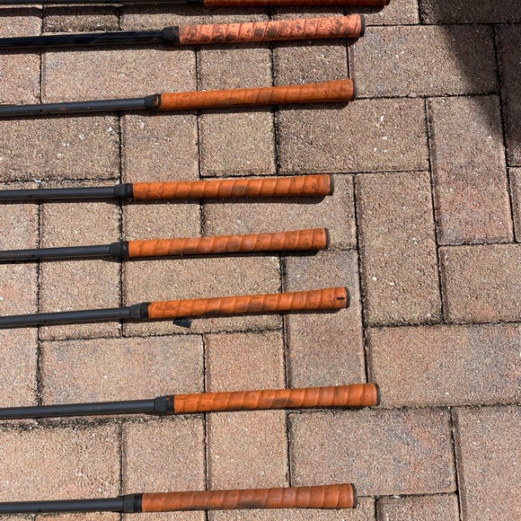 Golf Set Tour Model T7 Beta 
10 Pc In RH 
Graphite shafts - Picture 8 of 10